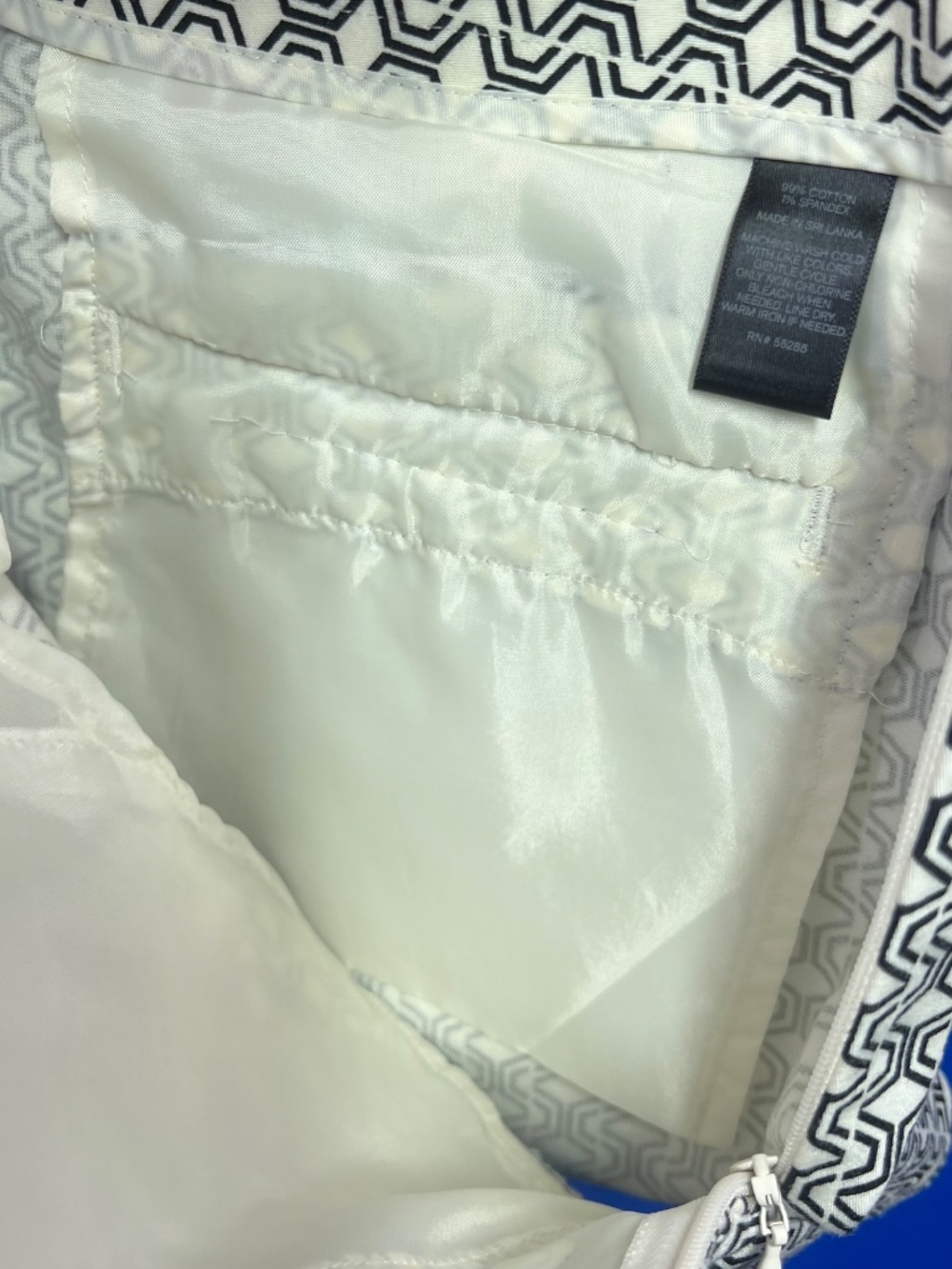 |•EXPRESS•| Black White Geometric Print Tailored Shorts Cotton Stretch Size 4 - Picture 6 of 8
